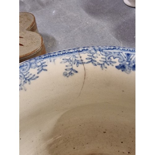 144 - 19th century unstamped, blue and white Asiatic pheasant pattern chamber pot - couple of hairline cra... 