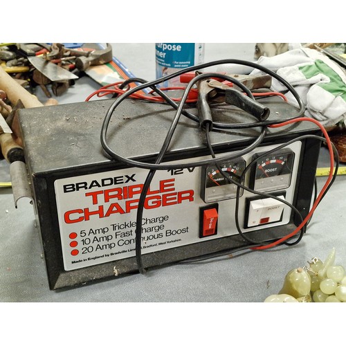 475 - Bradex 12 volt triple charger