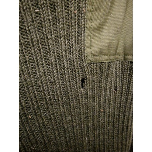 180 - Military jersey mans drab round neck jumper size 106 cm - small hole in back