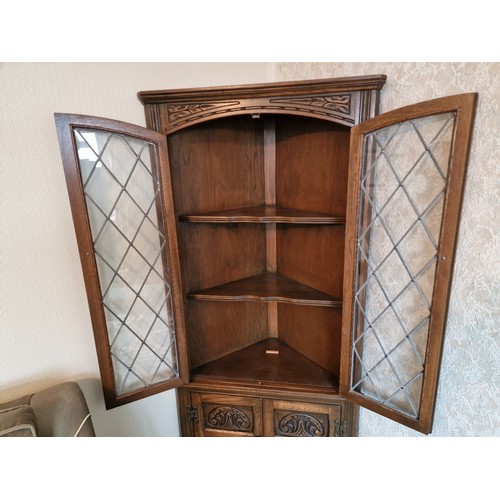 133 - 69 cm wide, 49 cm deep and 167 cm tall carved wooden corner display cabinet