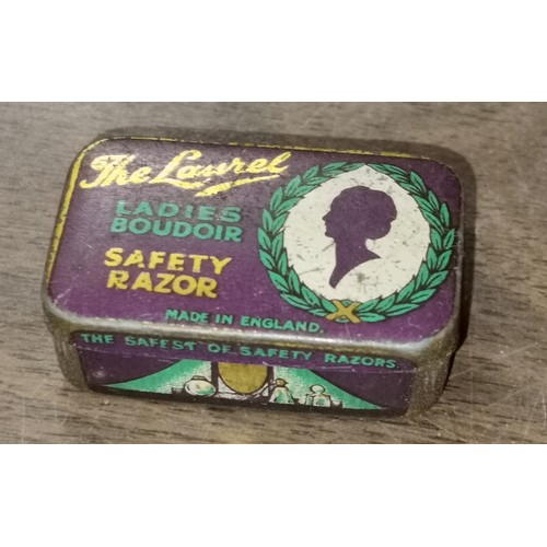 67 - Vintage 'The Laurel' ladies boudoir safety razor in tin