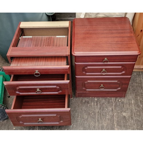 62 - Mahogany look pair of bedside drawers, 1 with no top as were stacked on top of each other