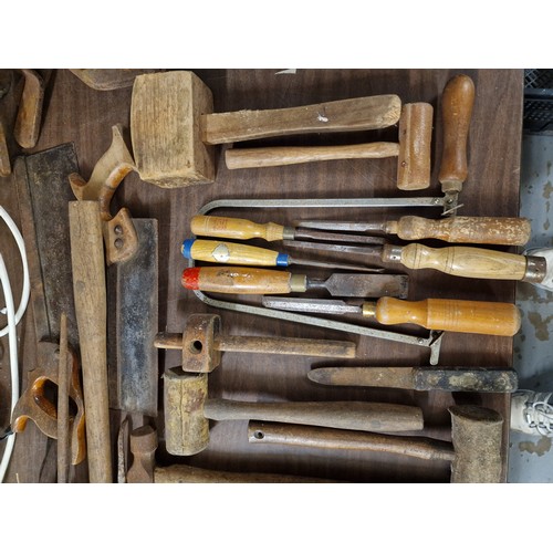 310 - Tray of assorted vintage tools