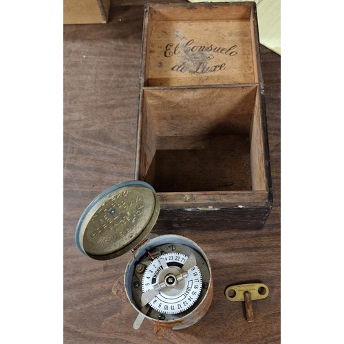 210 - Holstmann day and night wind up timer with key in wooden box