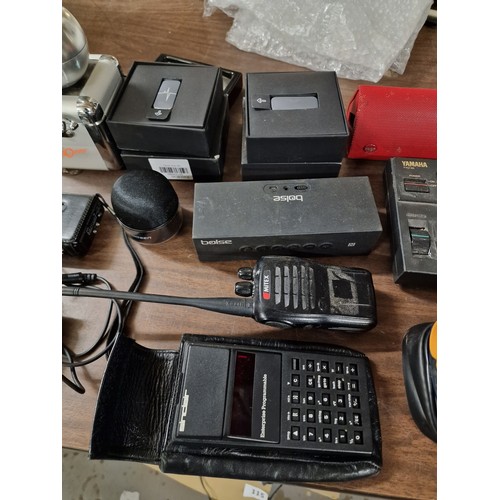 203 - Job lot of assorted vintage and modern electronic miscellaneous