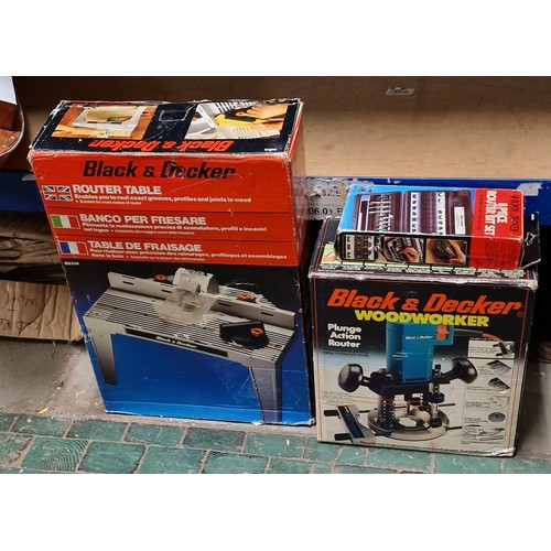 362 - Boxed Black and Decker Router, router bits and router table (looks unused)