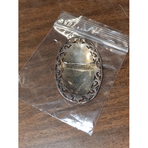 143 - 6.5 x 4 cm large oval Thai silver brooch