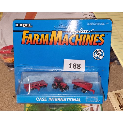 188 - New and carded Ertl 4015 Case International farm machines set