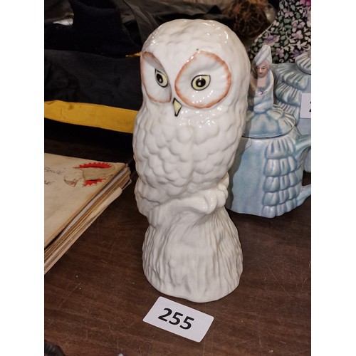 255 - 20 cm tall Donegal Parian China owl figure