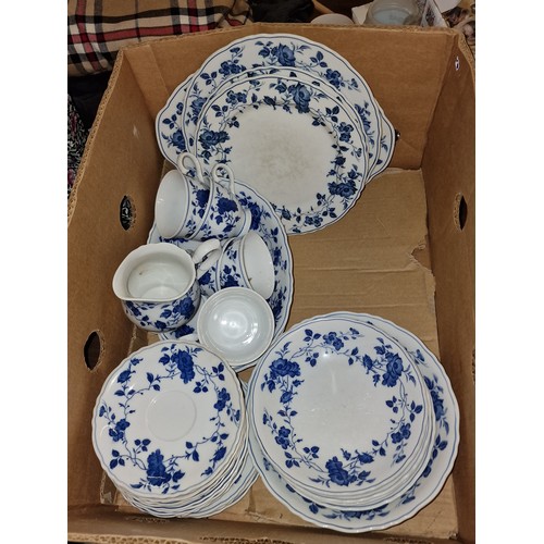 259 - Bundle of Royal Meissen fine China crockery/tableware