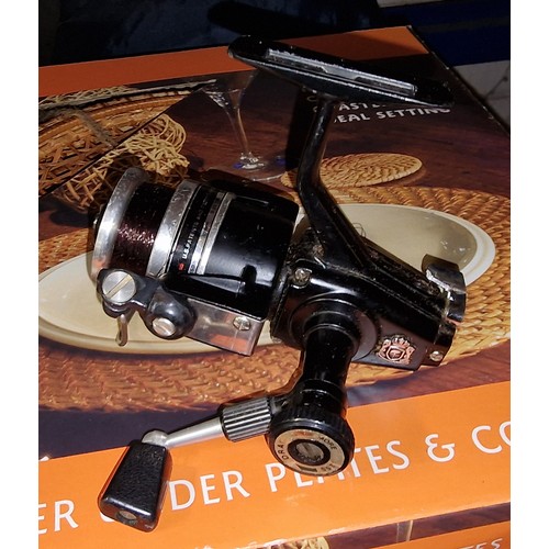 52 - Ryobi 2000 fishing reel