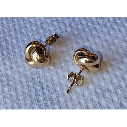 326 - unstamped guaranteed 9 ct gold love knot stud earrings - 3.2 gm