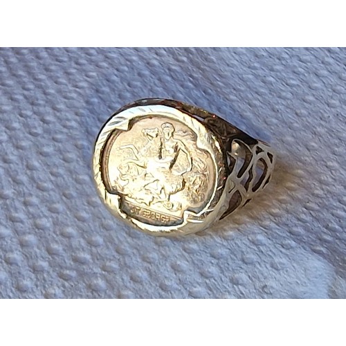 327 - Hallmarked 9 ct gold St. George medallion ring size P 1/2 - 2.8 gm