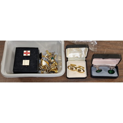 46 - Bundle of assorted gents cufflinks and tie clip etc including some new and boxed