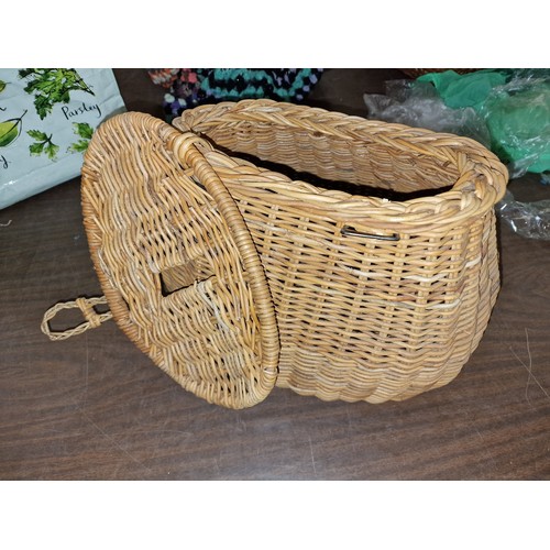 150 - Vintage wicker fly fishing creel/basket - lid needs re-attaching one side