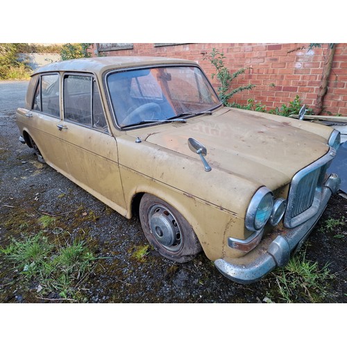 289 - Genuine garage find, untouched for over 35 years, 1972 Rover Princess 1300 Vanden Plas. No key or lo... 