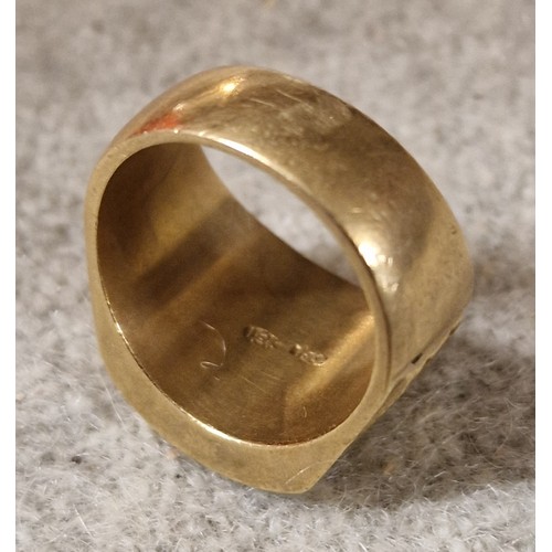 6 - Selling only as yellow metal, 18k 750 stamped gents heavy ring size W