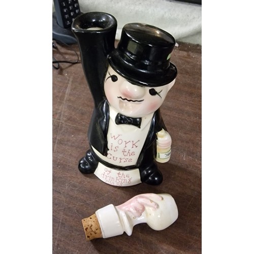 45 - 24 cm tall vintage 'Oscar Wilde' ceramic quotation decanter with hand and glass shaped stopper