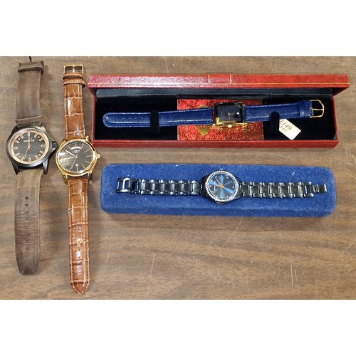 133 - 2 x cased and 2 x loose watches