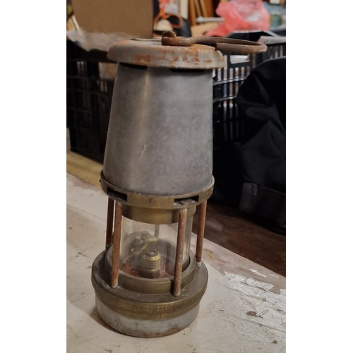 52 - Wolf Safety Lamp Co vintage miners lamp