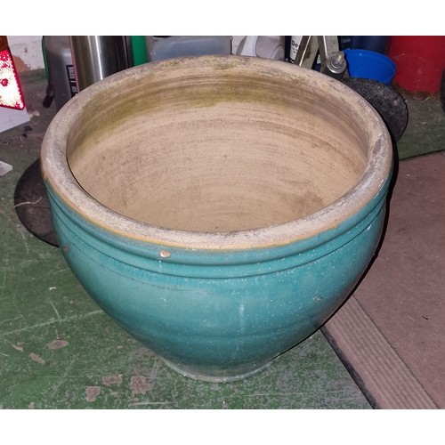 16 - 49 cm diameter and 39 cm tall glazed planter