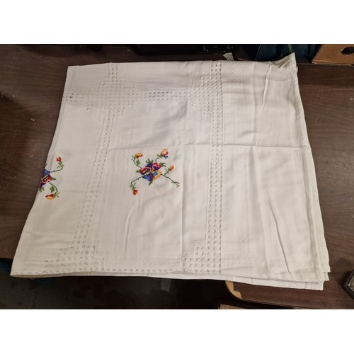 171 - Approx 160 x 140 cm large table cloth with needlework patterning