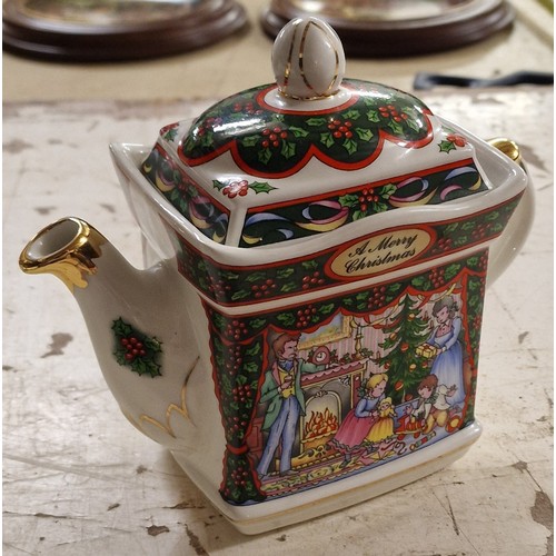 10 - Sadler 'Christmas Morning' collectors tea pot