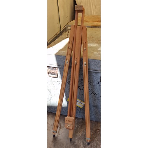 96 - Winsor and Newton wooden extending artists easel