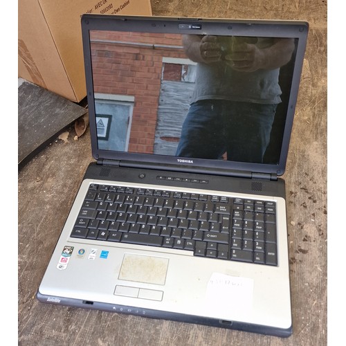 139 - Toshiba Satellite L350D-12M laptop - no charger so untested and sold as seen