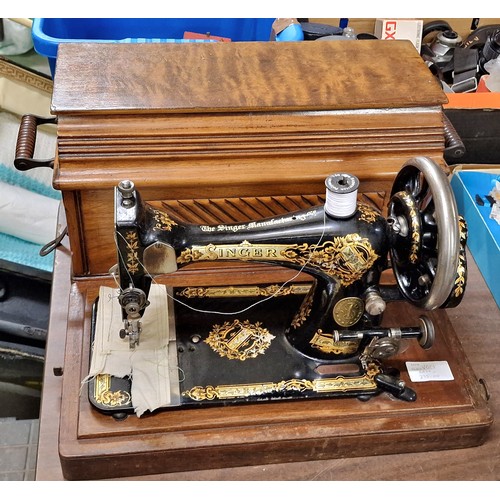 286 - 1895 Singer sewing machine in case in very good working order - serial number 13223783