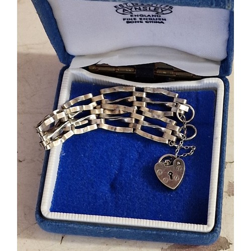 352 - Silver 3 bar gate bracelet with padlock