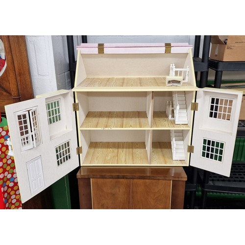 33 - Retro 60 x 42 x 60 cm dolls house with hinged roof