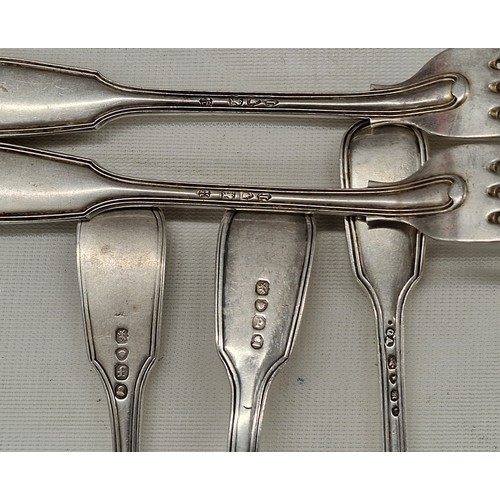 33 - Set of 5 x hallmarked silver forks, matching but different makers stamps - weighing 281.7 gm