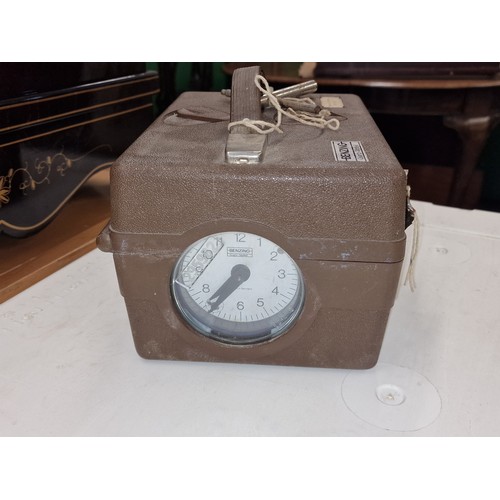 109 - Old Benzing pigeon timing clock