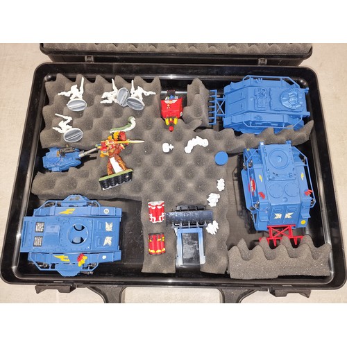 119 - Case of assorted early 1990's Warhammer figures and battle vehicles etc