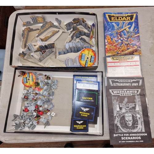 77 - Warhammer 40000 game box with assorted figures etc, non complete and as found