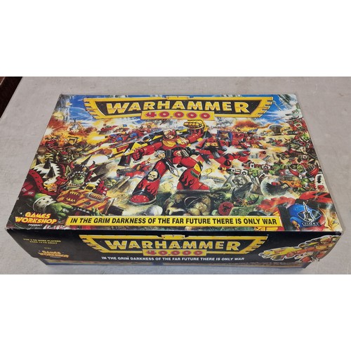 77 - Warhammer 40000 game box with assorted figures etc, non complete and as found