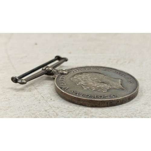 15 - WWI 1914-18 medal engraved on edge 8210. PTE. W.CLARK. S.LAN.R