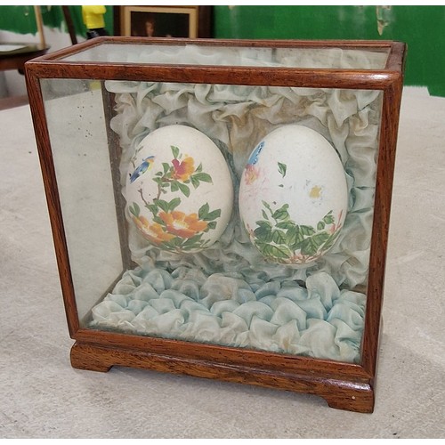 140 - Pair of hand painted eggs in 11 x 5.5 x 11 cm display case