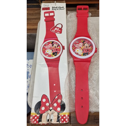 59 - Boxed as new 92 cm large Minnie Mouse wristwatch wall clock