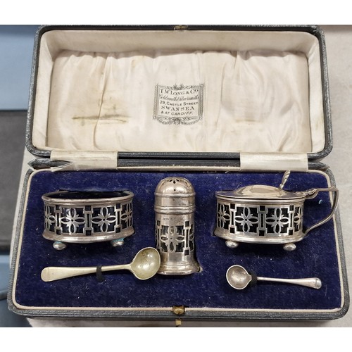 192 - 1920 Gorham Manufacturing Birmingham hallmarked silver cruet set (1 spoon non silver replacement) in... 