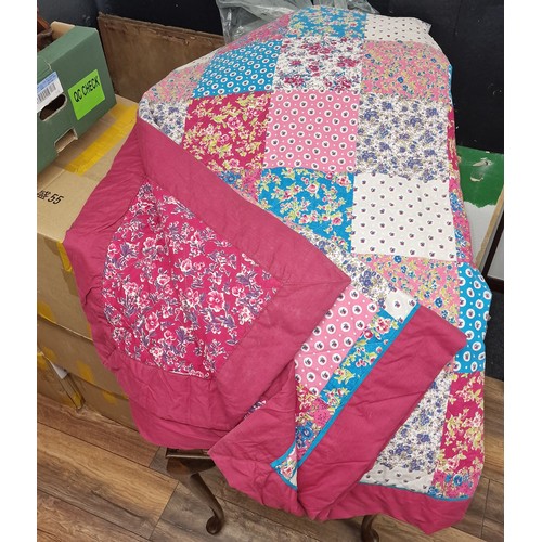 136 - Approximately 270 x 270 cm large patchwork vintage quilt