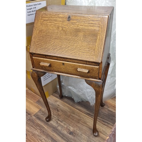 304 - 55 x 41 x 100 cm vintage single drawer compact oak writing bureau with replaced side on inner drawer