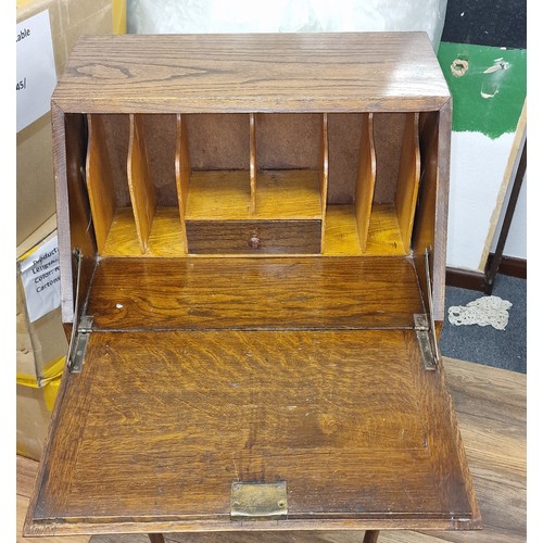 304 - 55 x 41 x 100 cm vintage single drawer compact oak writing bureau with replaced side on inner drawer