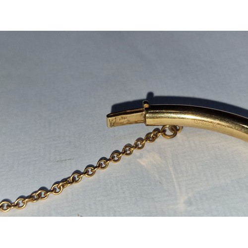 324 - 375 hallmarked two colour gold bangle - 7.2 gm