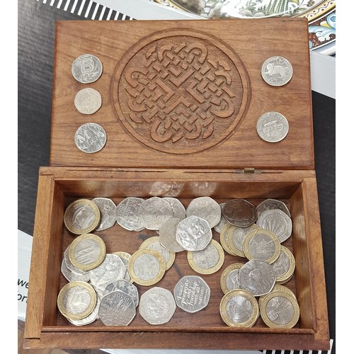 191 - Bundle of assorted UK £2, 50p, 20p and 10p collectable coin chase coins in wooden box