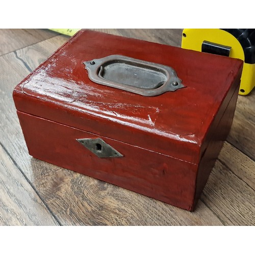 197 - Edwardian desk top jewellery box with assorted mostly UK copper coinage