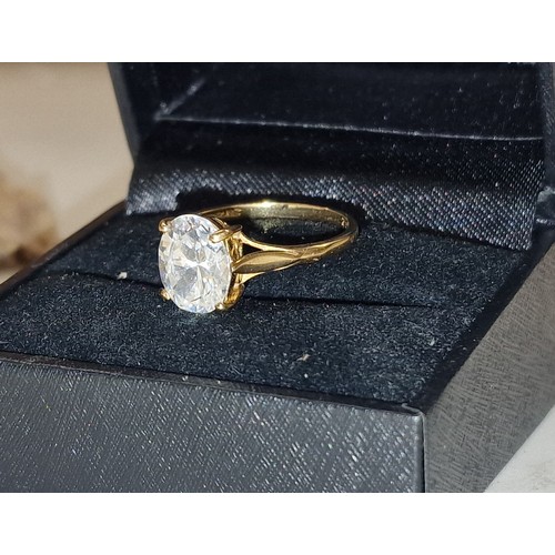 354 - 9 ct large CZ solitaire ring size O - 2.8 gm