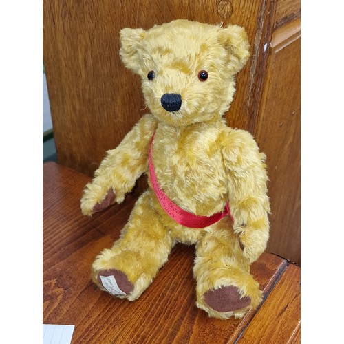 102 - Near mint 32 cm Deans 'Thomas' limited edition collectors bear, numbered 85/100