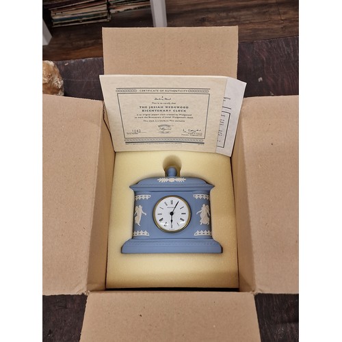 189 - Boxed and mint Wedgwood jasper ware, Josiah Wedgwood bicentenary clock with COA